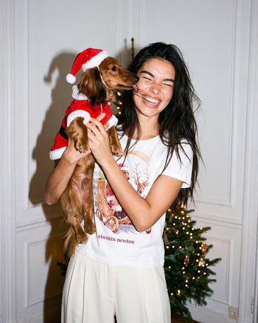 Alexa mit Weihnachtsmann-Dackel, Shirt Weihnachtsmann Dackel